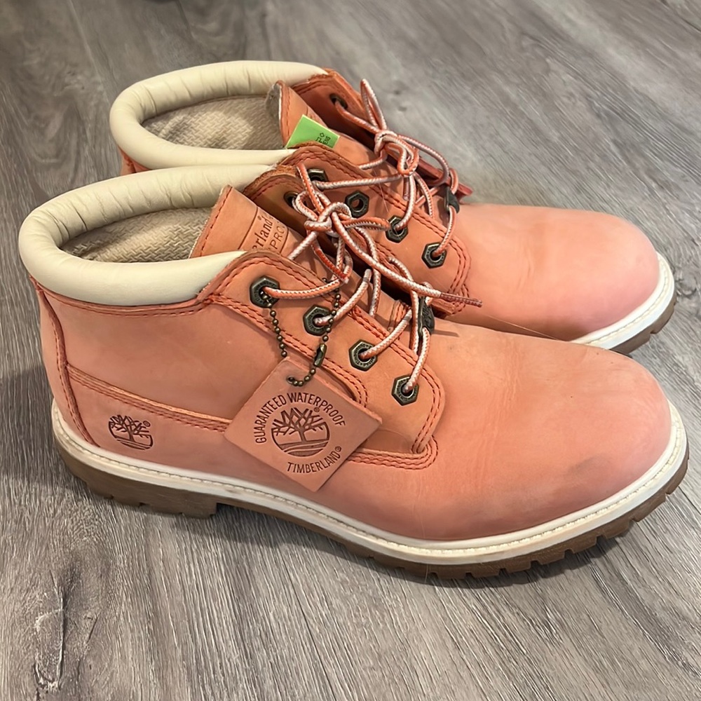Timberland women’s size 9 pink booties